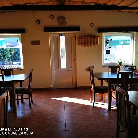 Restaurace A Penzion U Jessyho Perná Zewnętrze zdjęcie